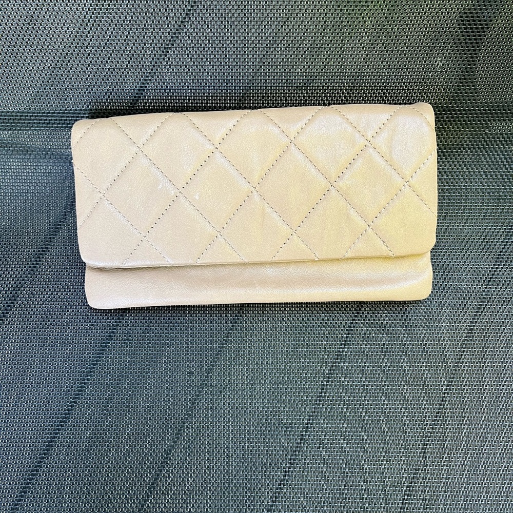 HOBO ADVENT TAUPE CLUTCH